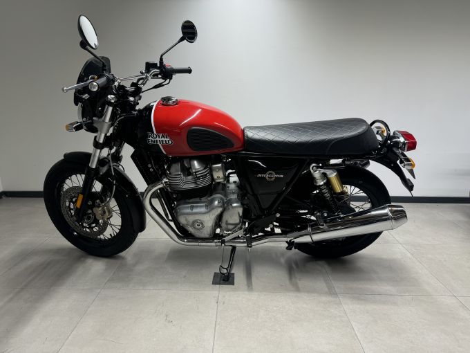 ROYAL ENFIELD INTERCEPTOR 4
