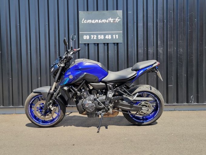 YAMAHA MT-07 4