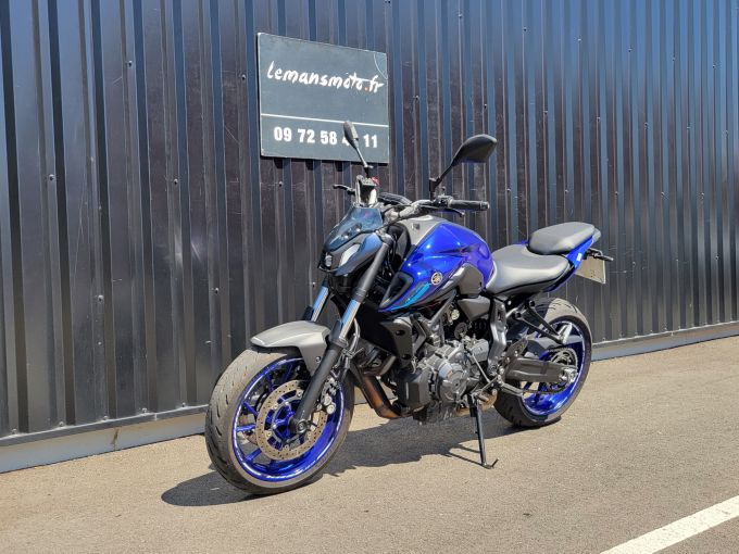 YAMAHA MT-07 4