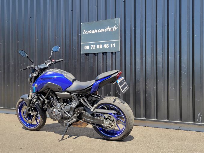 YAMAHA MT-07 4