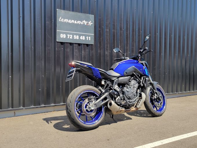 YAMAHA MT-07 4