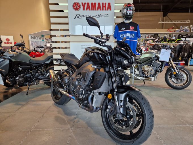 YAMAHA MT-10 4
