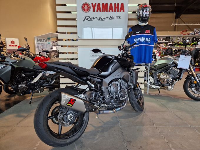 YAMAHA MT-10 4