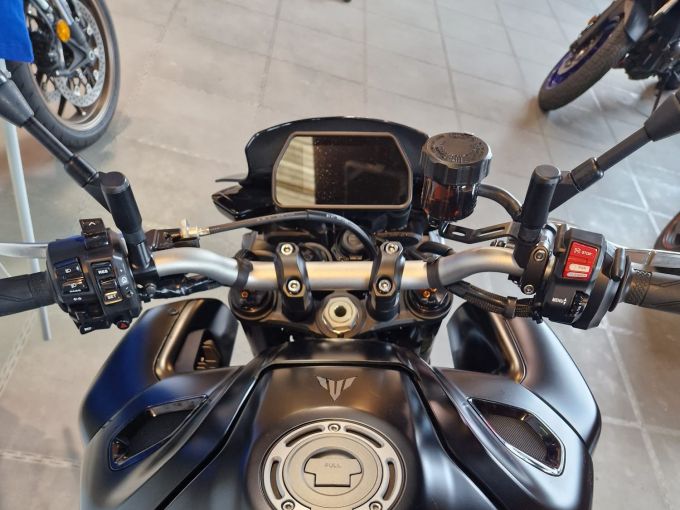 YAMAHA MT-10 4