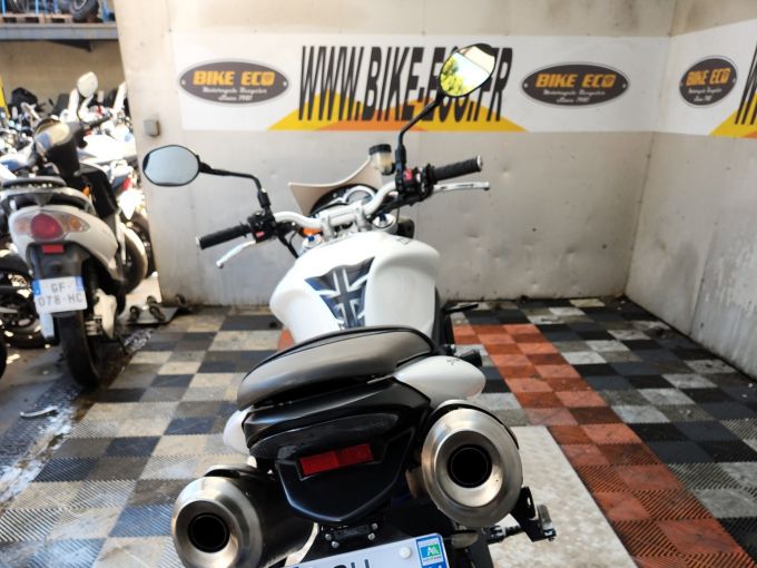 TRIUMPH STREET TRIPLE 675 R 4