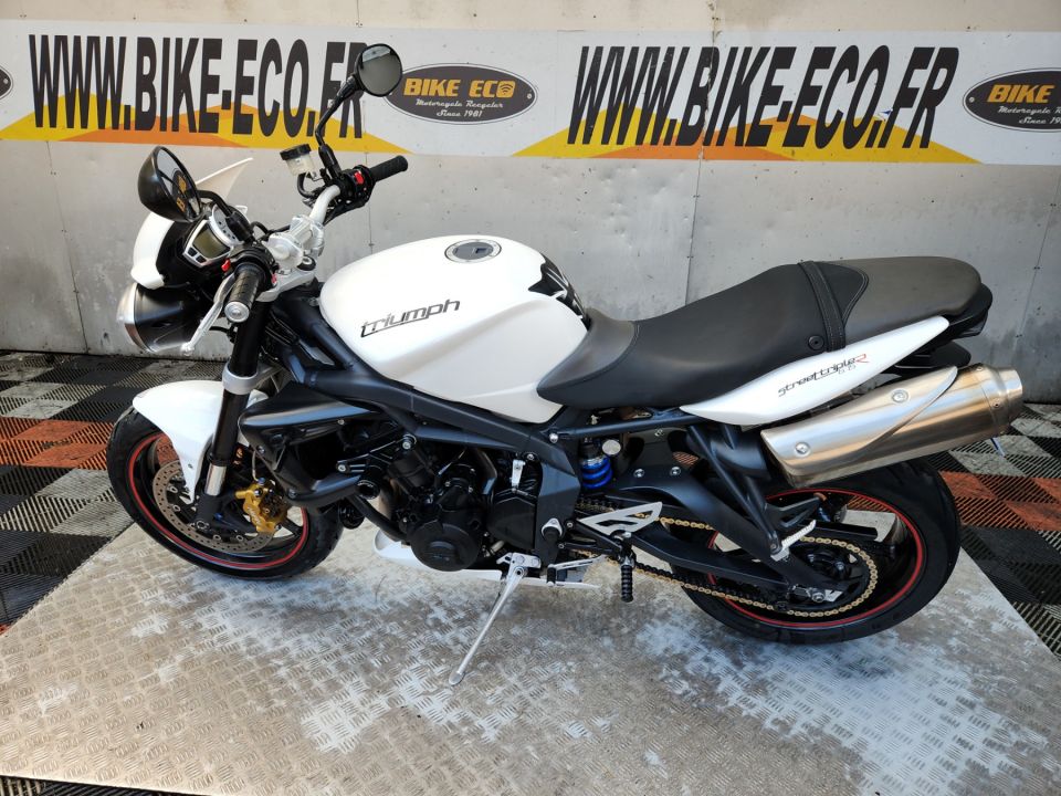TRIUMPH STREET TRIPLE 675 R 4