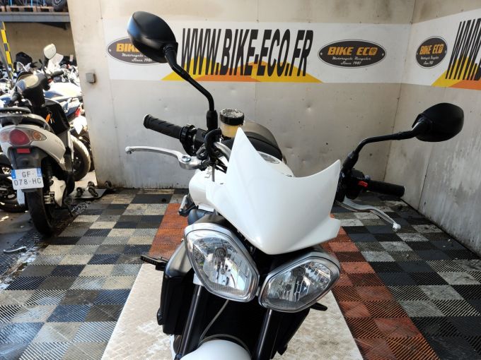 TRIUMPH STREET TRIPLE 675 R 4