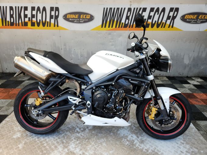 TRIUMPH STREET TRIPLE 675 R 4