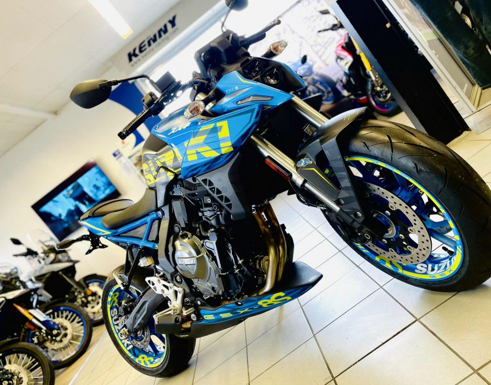 SUZUKI GSX-8S 4