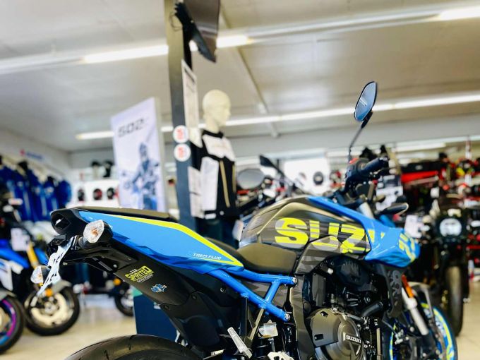 SUZUKI GSX-8S 4