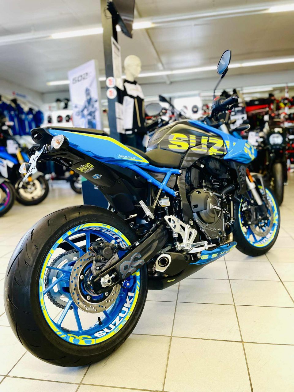 SUZUKI GSX-8S 4