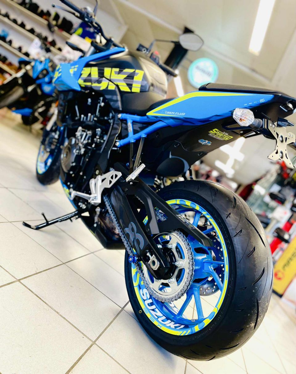 SUZUKI GSX-8S 4
