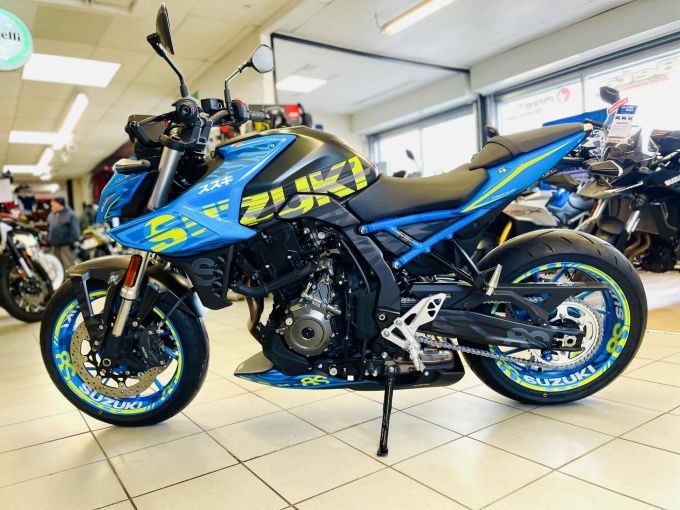 SUZUKI GSX-8S 4