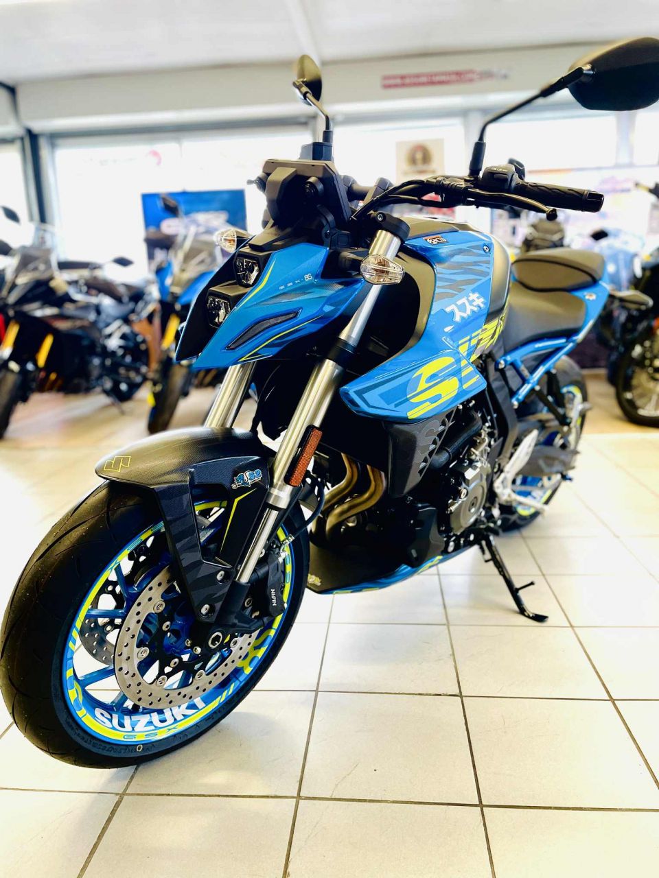 SUZUKI GSX-8S 4