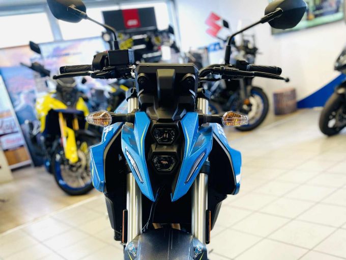 SUZUKI GSX-8S 4