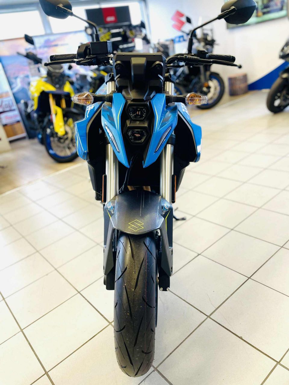 SUZUKI GSX-8S 4