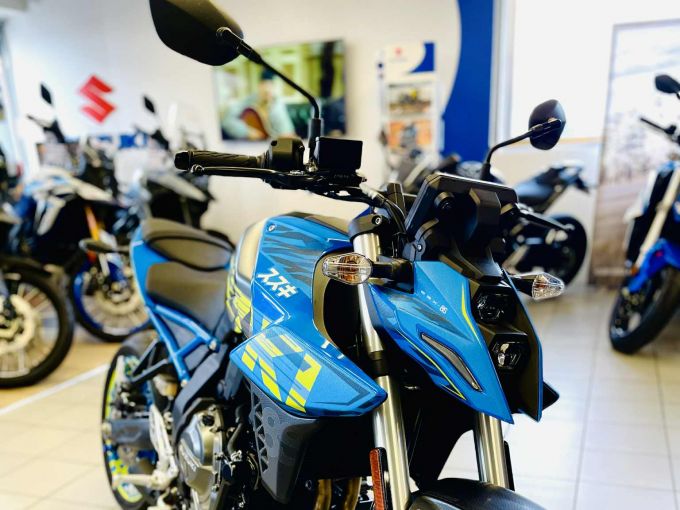 SUZUKI GSX-8S 4
