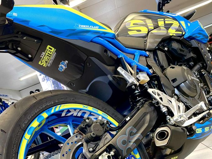 SUZUKI GSX-8S 4