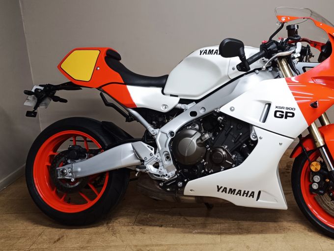 YAMAHA XSR 900 GP 4