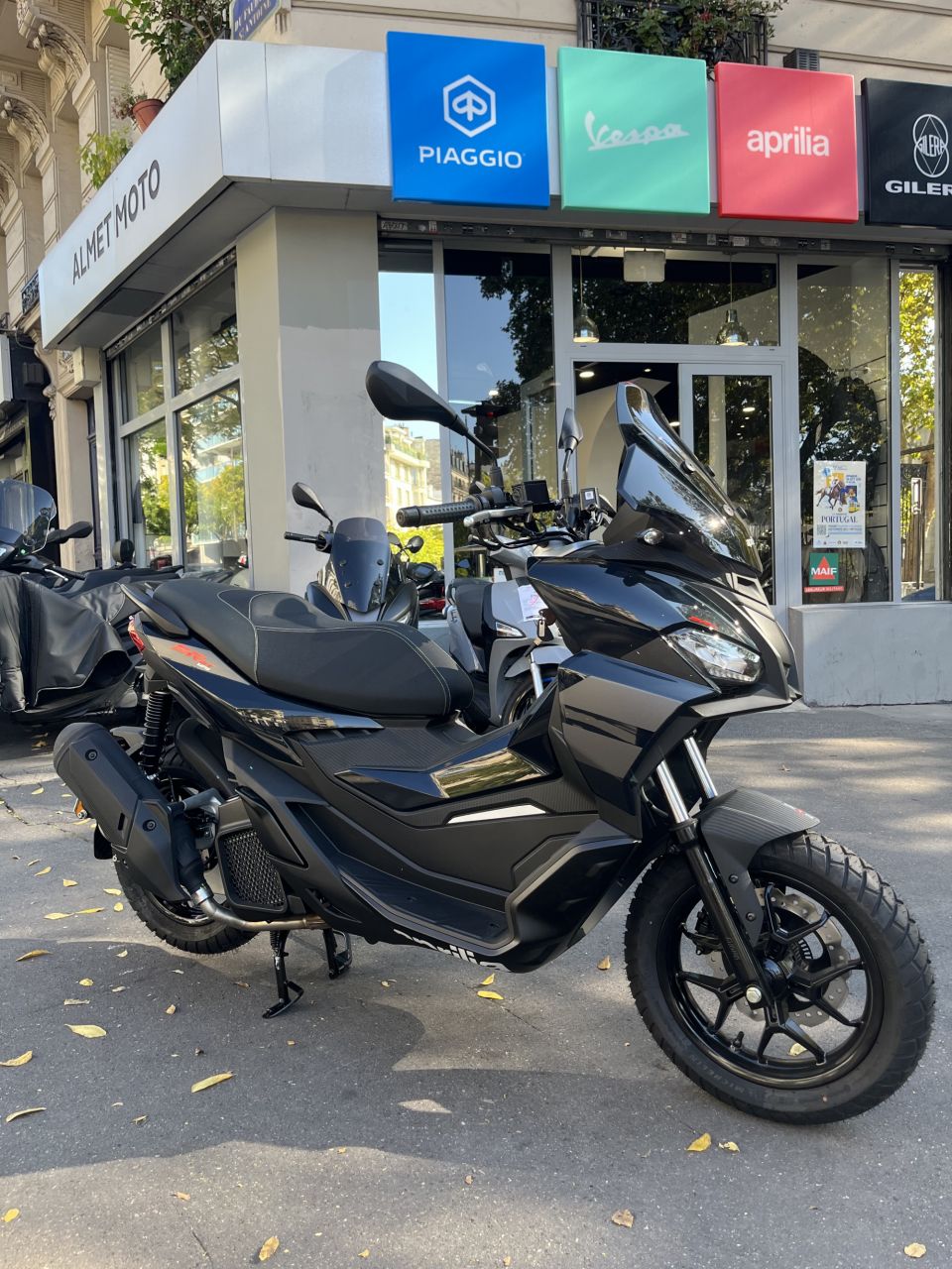 APRILIA SR-GT 125 4