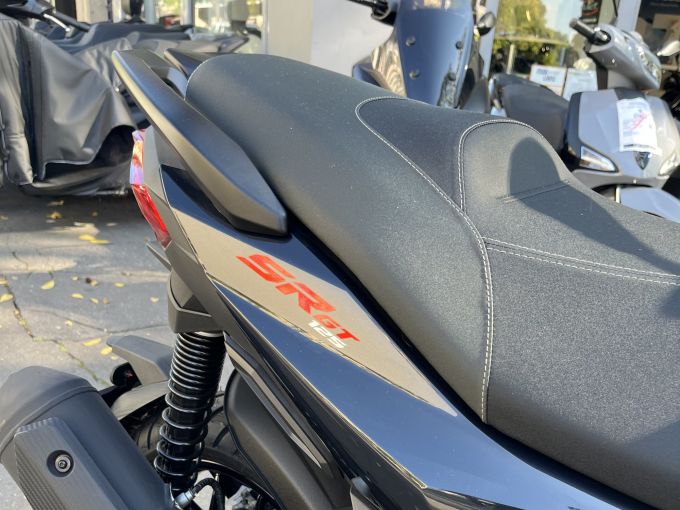 APRILIA SR-GT 125 4