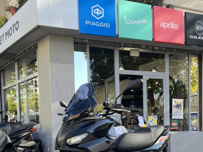 APRILIA SR-GT 125 4