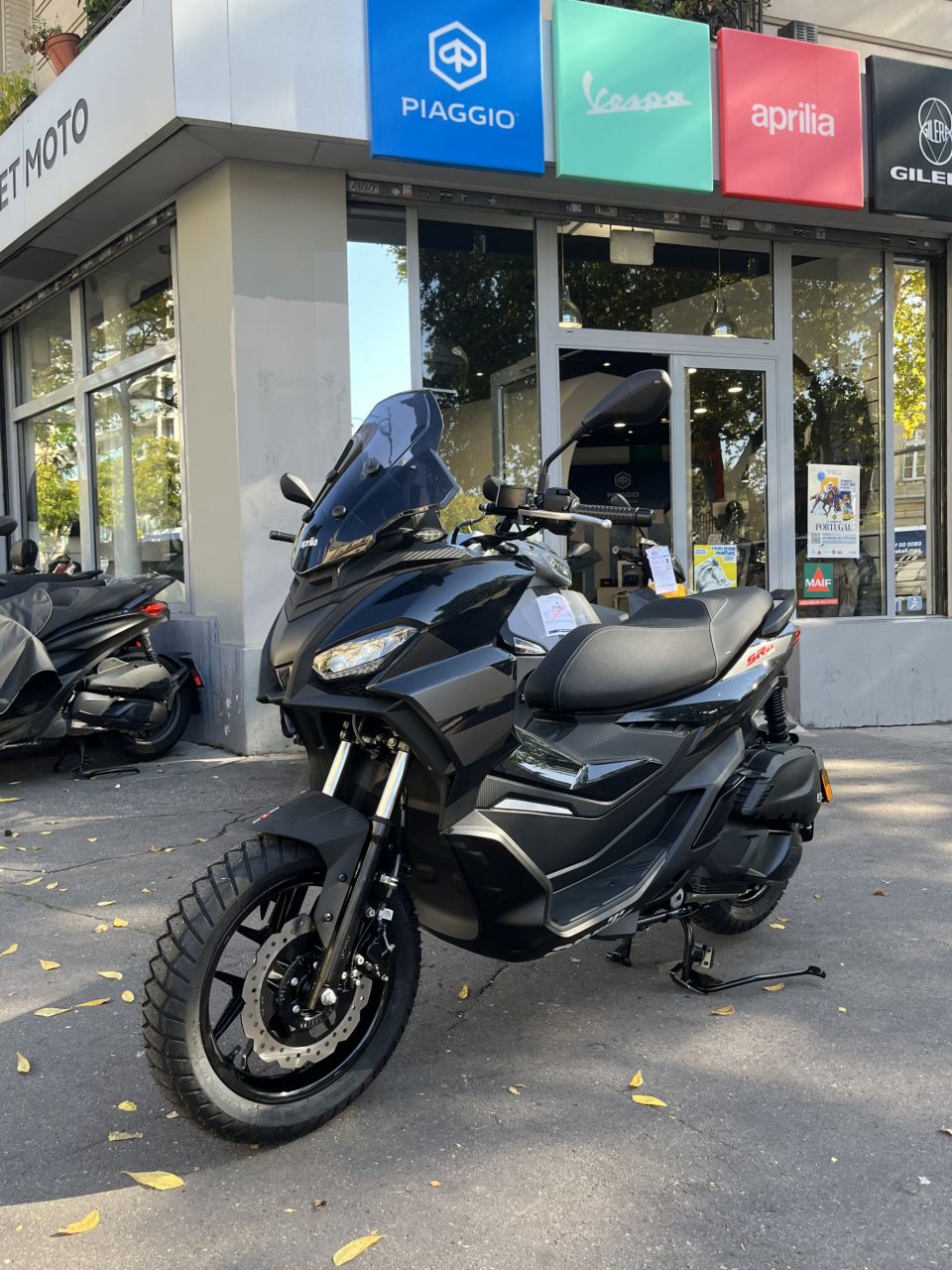 APRILIA SR-GT 125 4