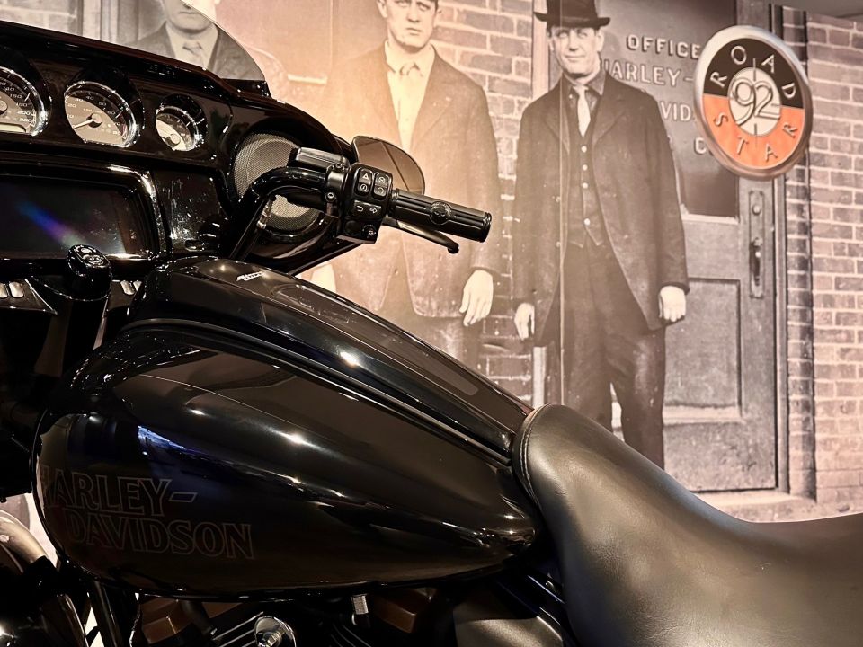 HARLEY-DAVIDSON TOURING STREET GLIDE 1923 ST 4