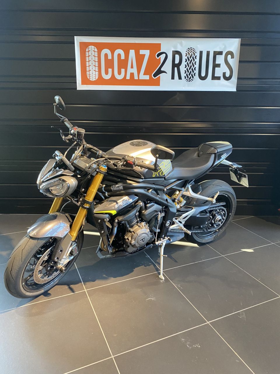 TRIUMPH SPEED TRIPLE 1200 RS 4