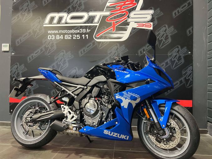 SUZUKI GSX-8R 4