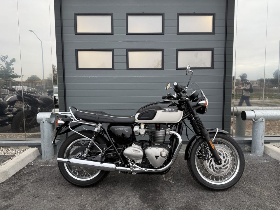 TRIUMPH BONNEVILLE T120 4