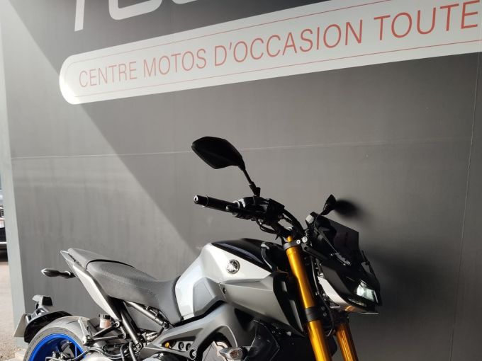 YAMAHA MT-09 SP 4