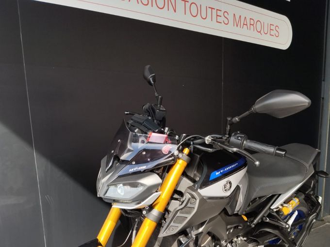 YAMAHA MT-09 SP 4