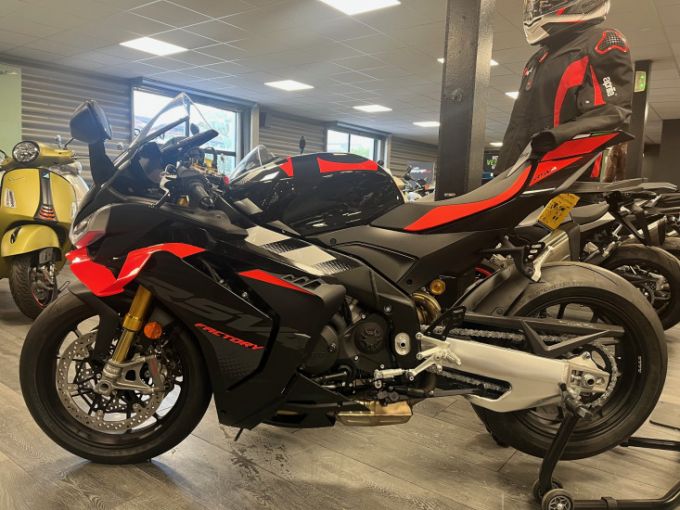 APRILIA RSV 4 FACTORY 1100 4