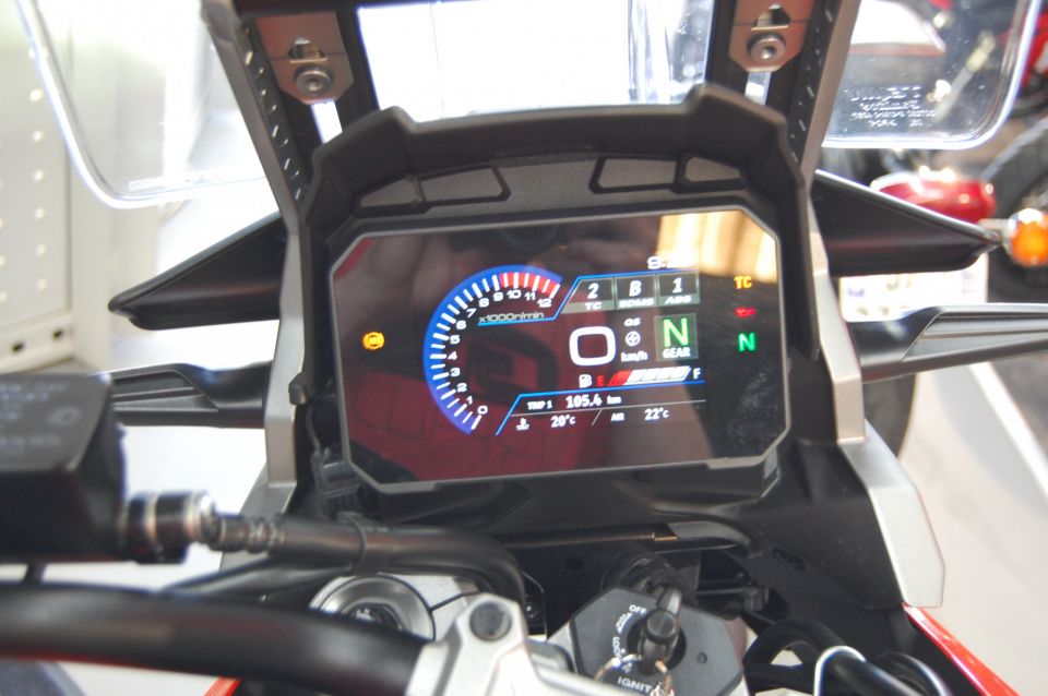 SUZUKI DL V-STROM 1050 4