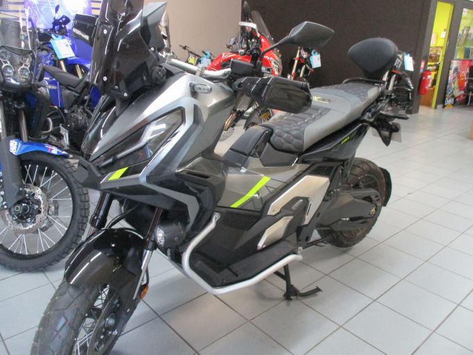 HONDA X-ADV 4