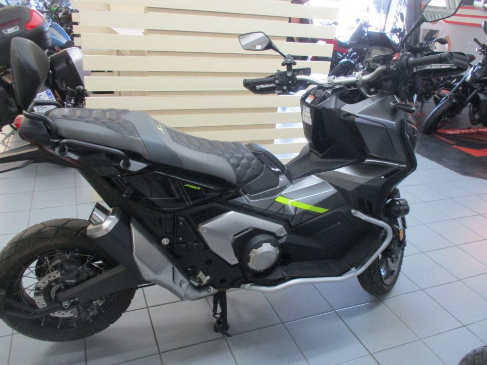 HONDA X-ADV 4