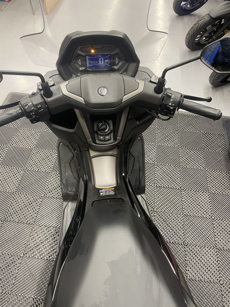 YAMAHA NMAX 125 4