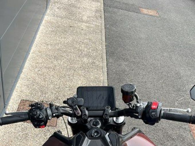 YAMAHA MT-09 4