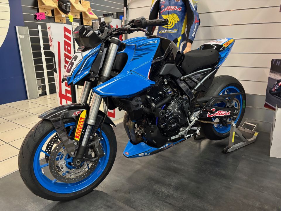 SUZUKI GSX-8S 4