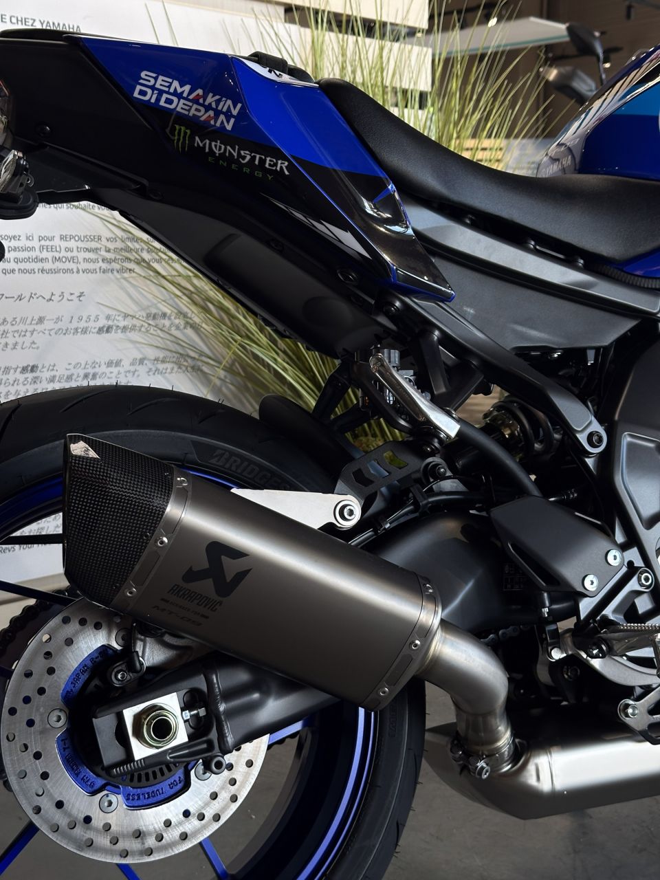 YAMAHA MT-09 4