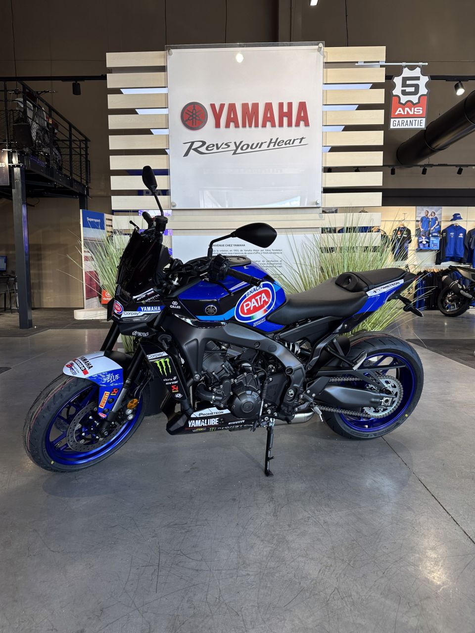 YAMAHA MT-09 4