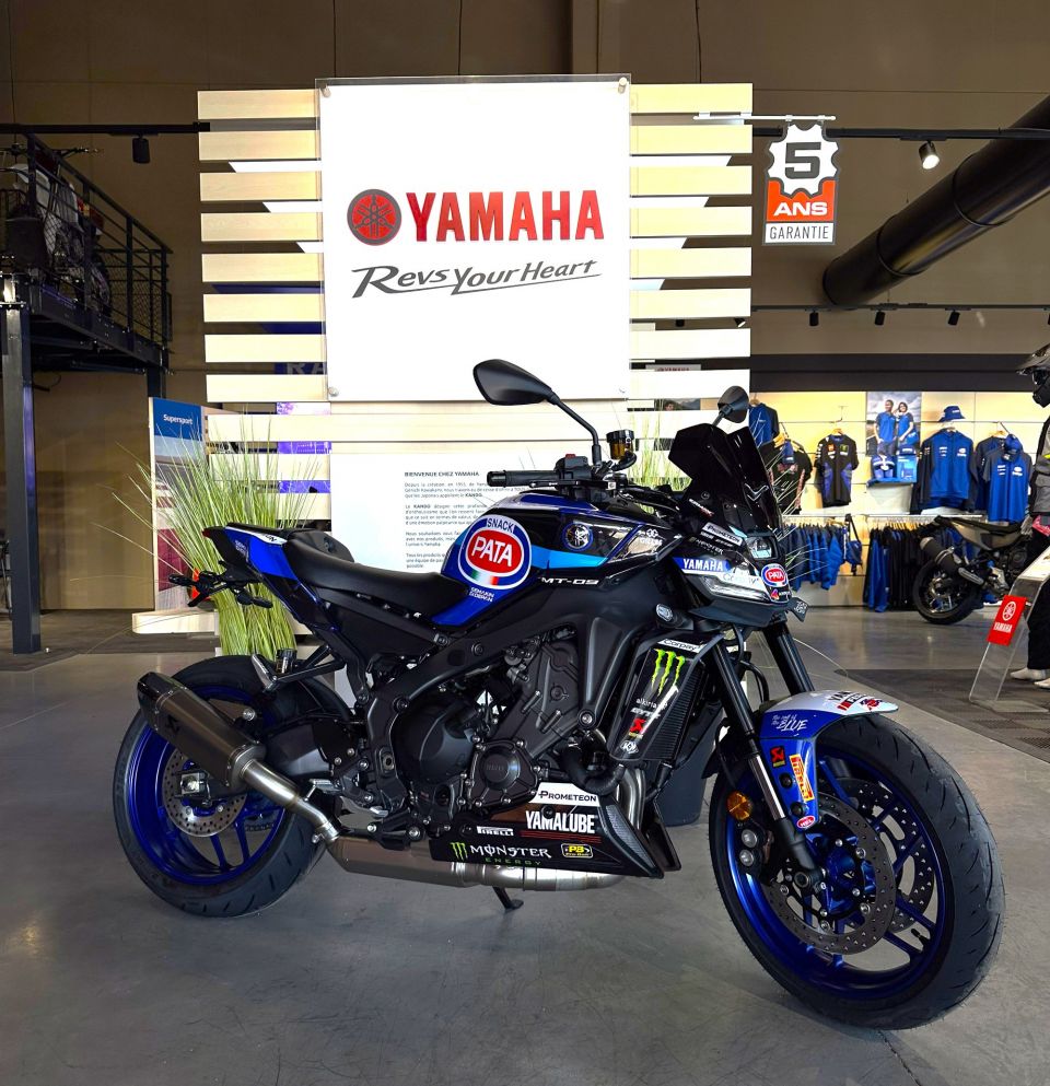 YAMAHA MT-09 4