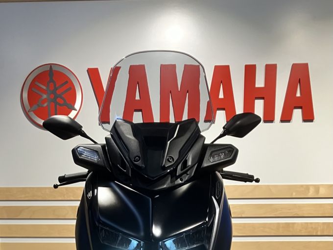 YAMAHA XMAX 300 Tech Max 4