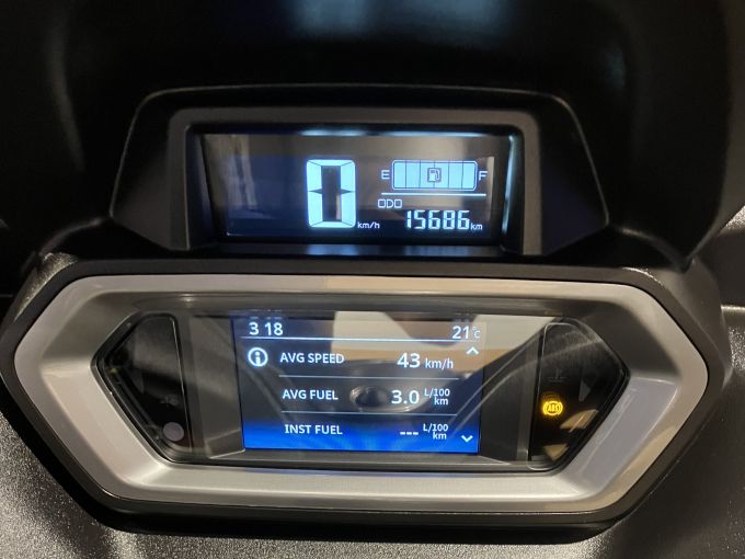 YAMAHA XMAX 300 Tech Max 4