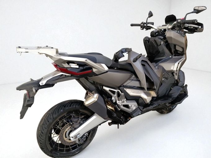 HONDA X-ADV 4