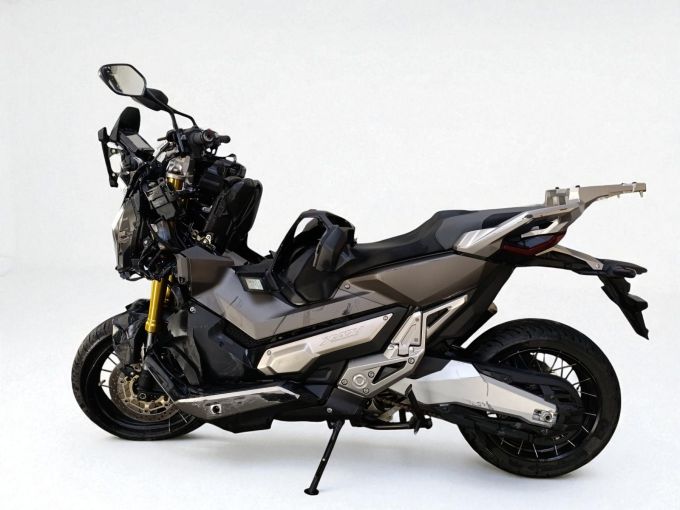 HONDA X-ADV 4