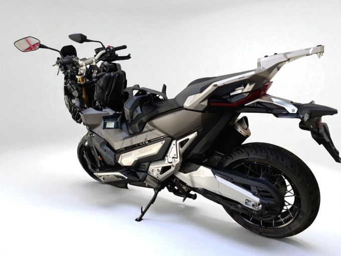 HONDA X-ADV 4