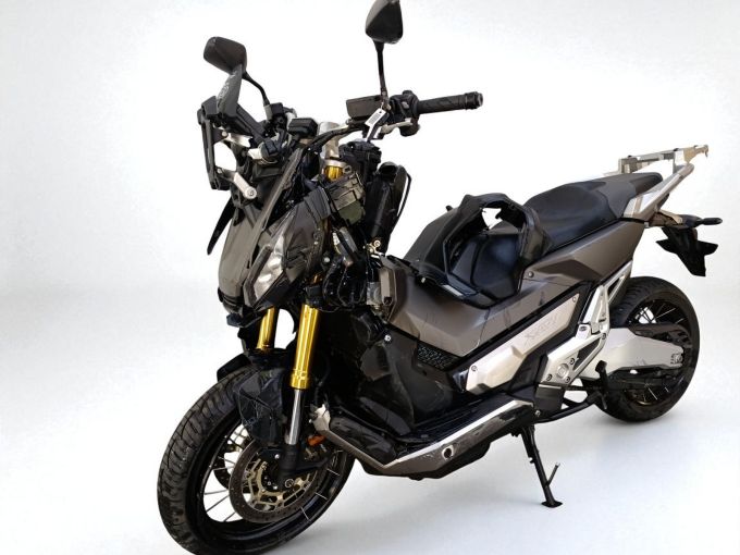 HONDA X-ADV 4