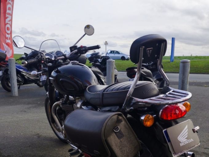 TRIUMPH BONNEVILLE T120 BLACK 1200 4